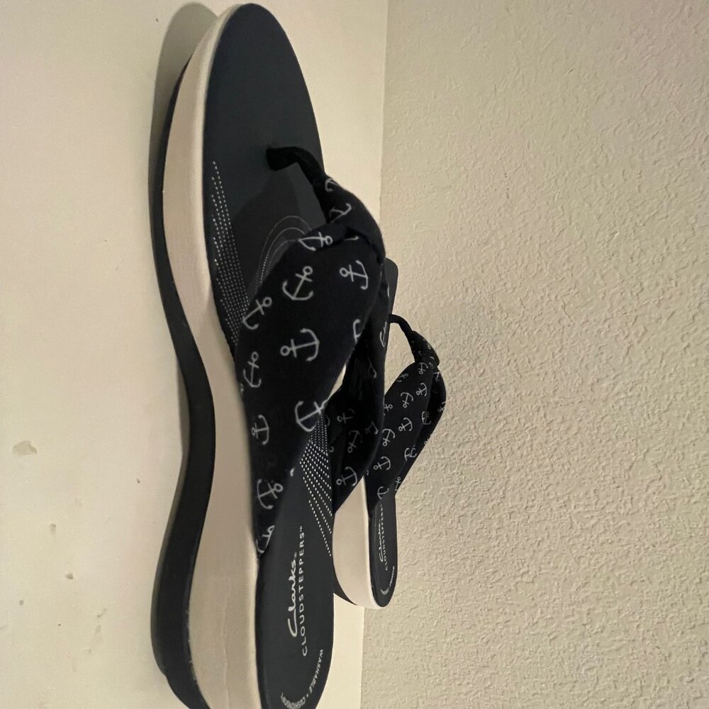 CLARKS Cloudstepper Flip Flop Sandals - Navy/White - Picture 12 of 12